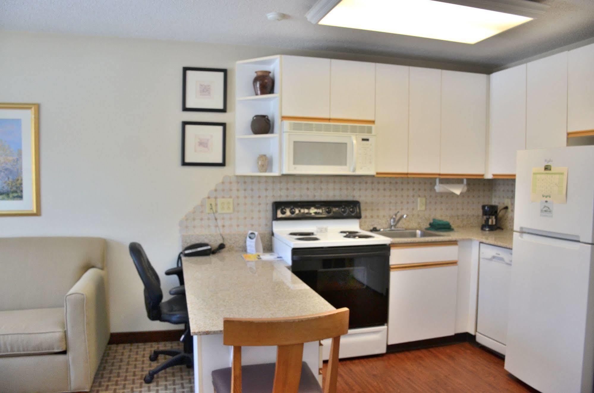 Cresthill Suites Syracuse East Syracuse Bagian luar foto